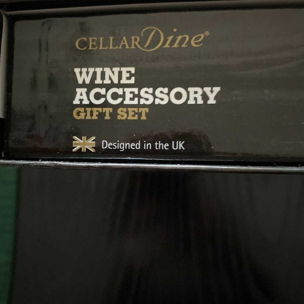 BNWOT CELLAR DINE STAINLESS STEEL WINE ACCESSORY 5-PIECE GIFT SET